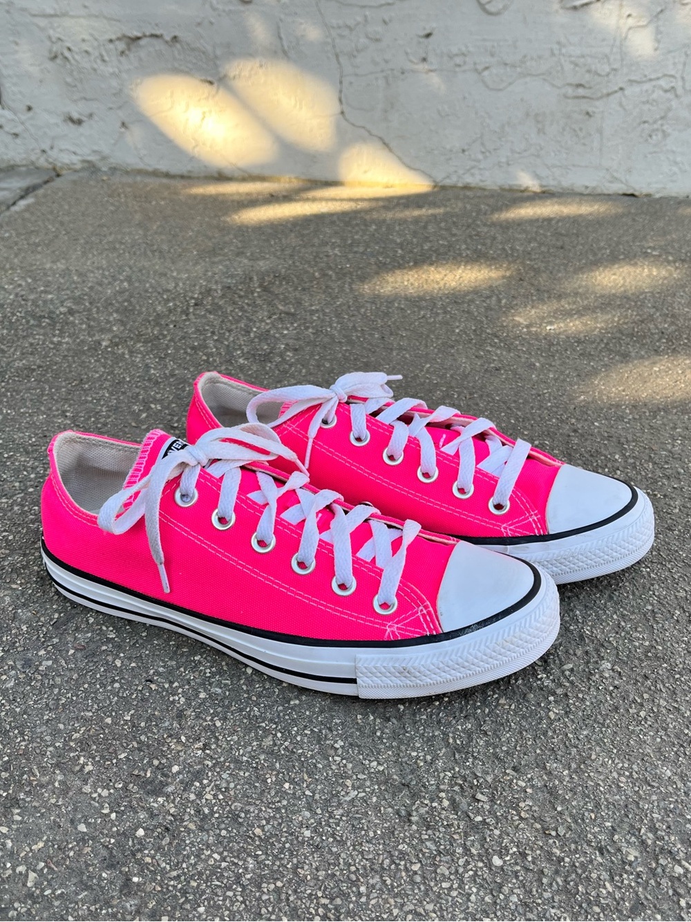 Converse Chuck Taylor All Star Low Ox Hyper Pink Women’s 8